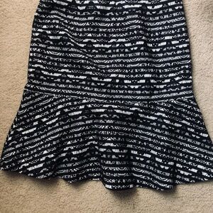 Ann Taylor Ruffle Signature Skirt Size 4